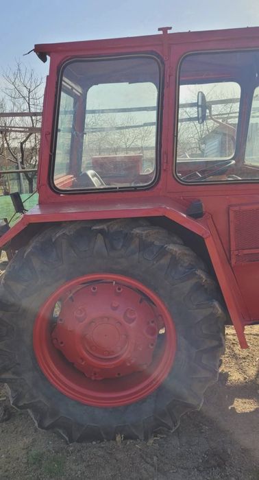 Vând Tractor U 445 de la proprietar