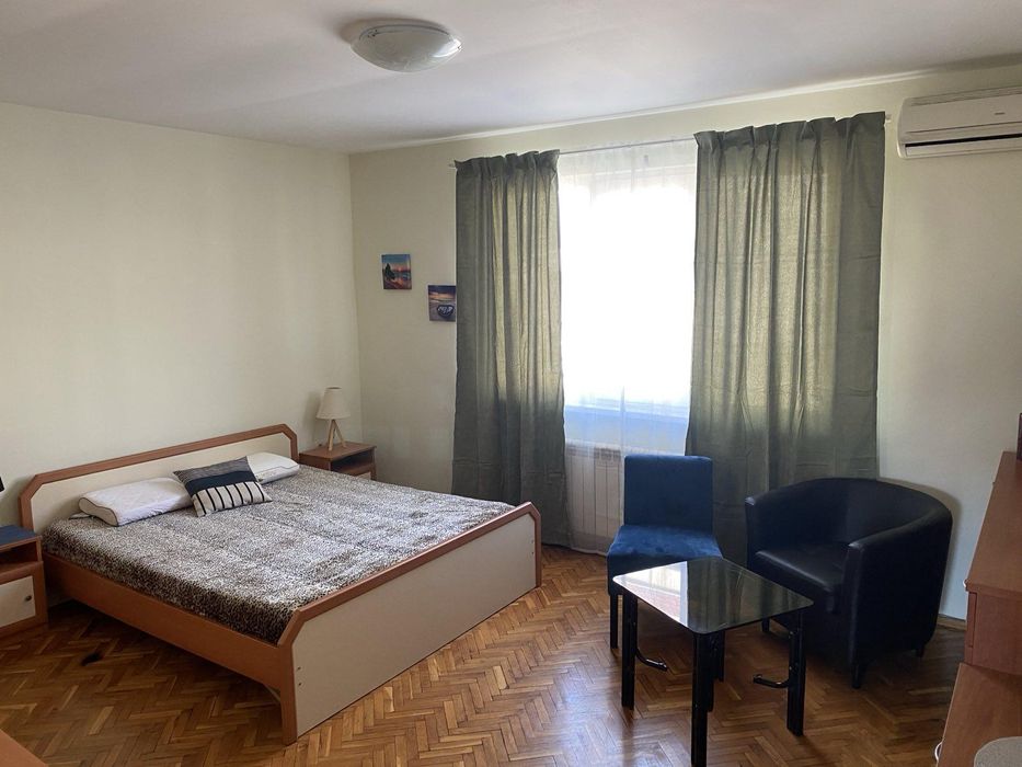 Дава се под наем Тристаен апартамент в Бургас, Център - 92 кв.м за 510 € - Снимка #4