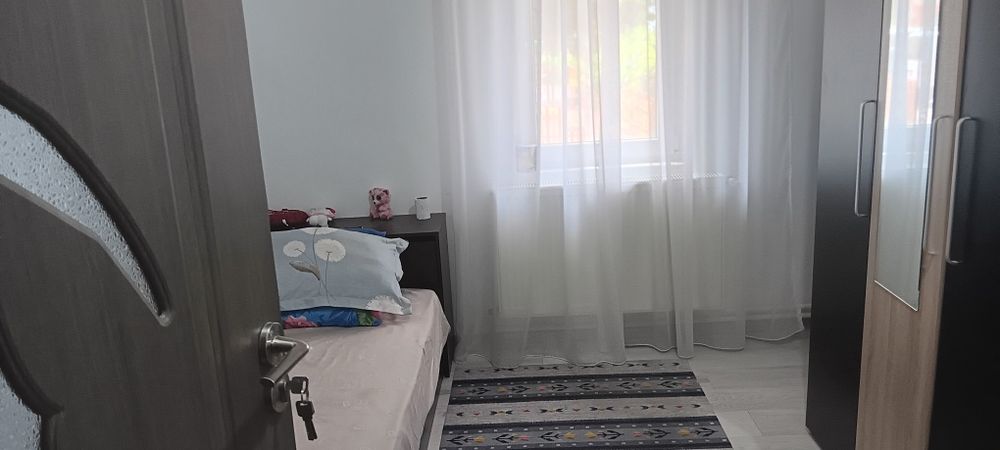Închiriez apartament 3 camere lângă Lidl