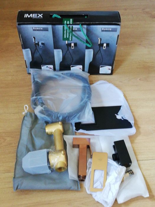 Комплект смесител и хигиенен душ