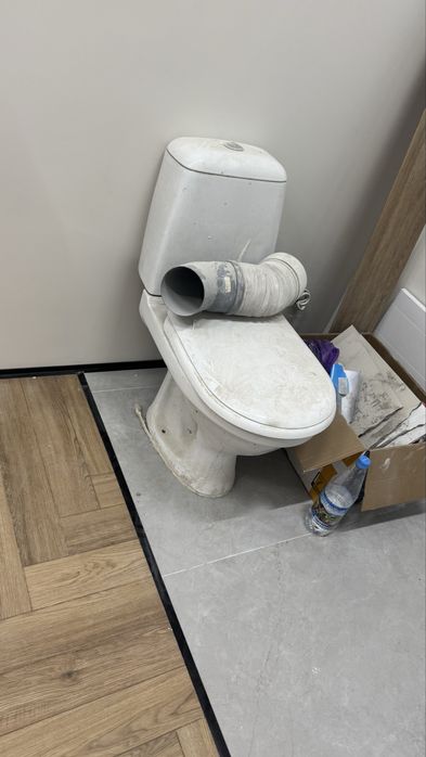 Продам унитаз и козел 2 шт