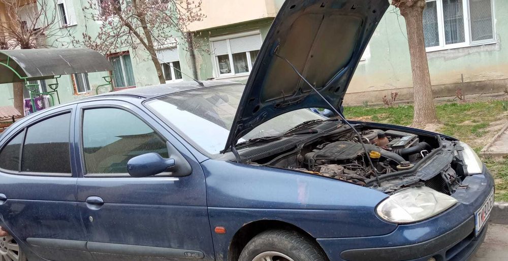 Vand Renault Megan pentru dezmembrat sau reparat