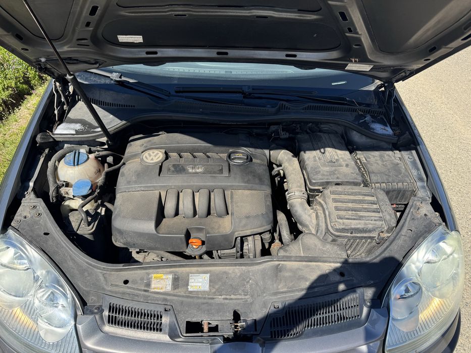 Vw golf 5 1.6 mpi 102 CP