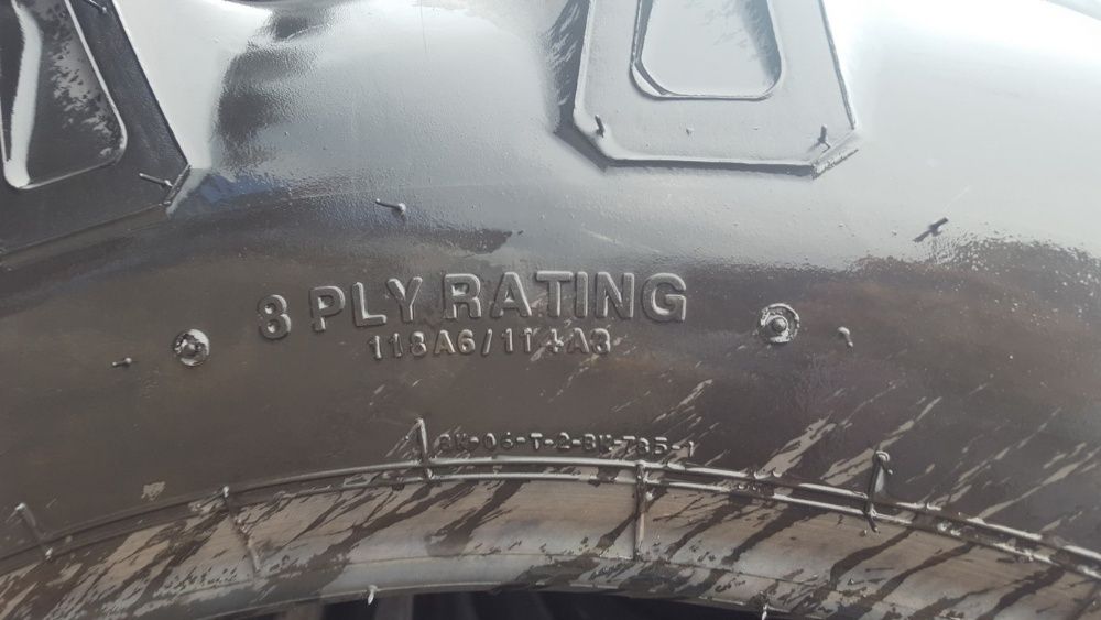 11.2-28 Cauciucuri de tractor spate 11.2 pe janta de 28 sunt noi BKT