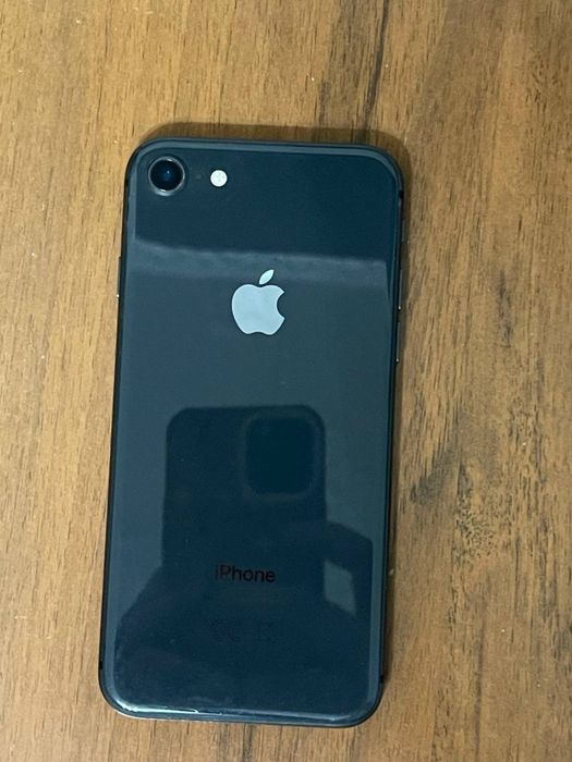 iPhone 8 64 gb AKB 75