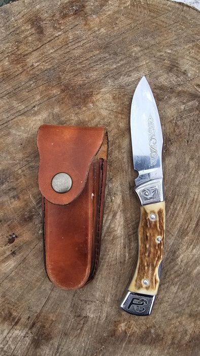 Vând briceag mâner corn de cerb