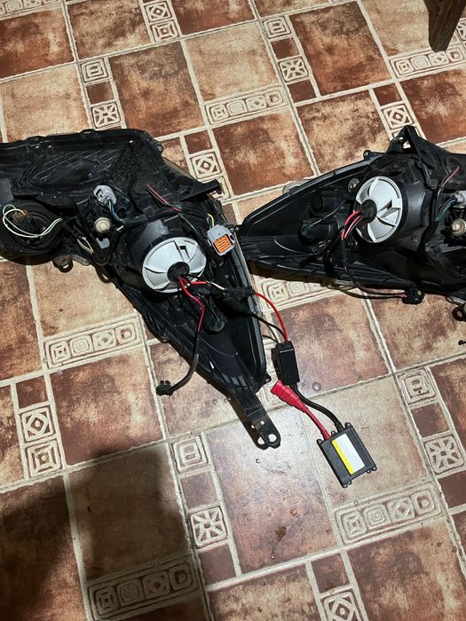 Dezmembrez subaru,Faruri subaru  legacy