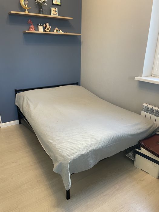 Продаю кровать с матрасом