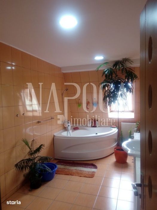 Apartament 3 camere de vanzare in Floresti