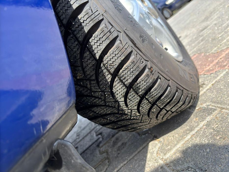 Vând mazda 3 hatchback 2007