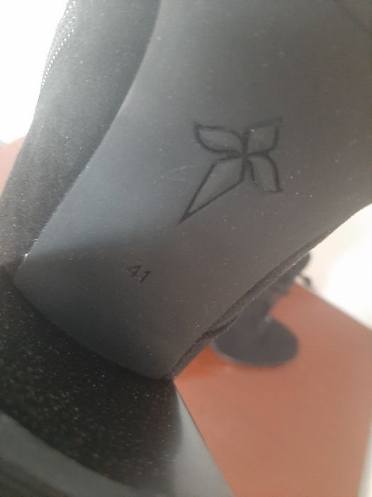 Продам зимние новые ботинки 5000