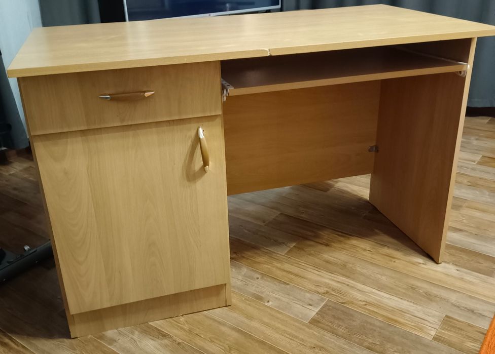 Продам письменный стол