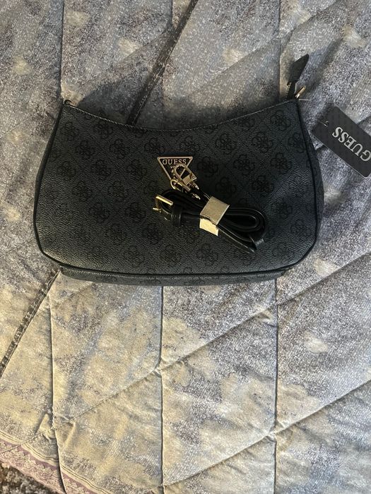 Продавам чанта Guess