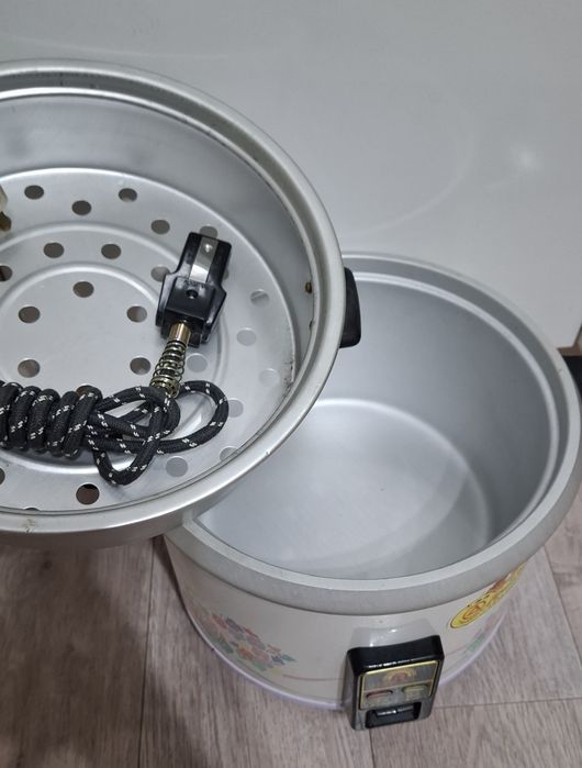 Продам рисоварку-мантоварку