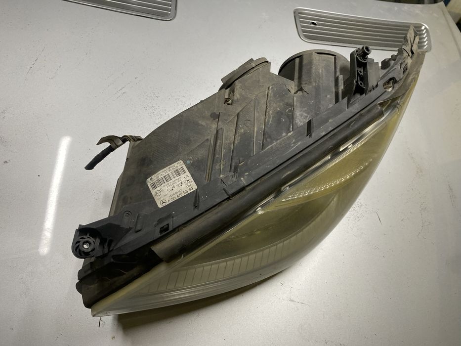 Far St Mercedes S W221 Facelift volan stanga Pret 3000 lei