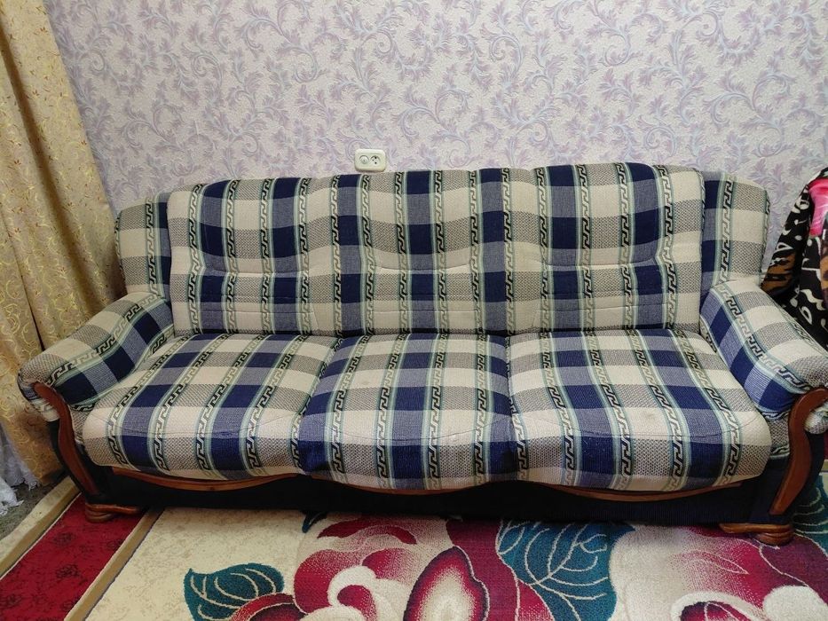 Продаётся диван и два кресла