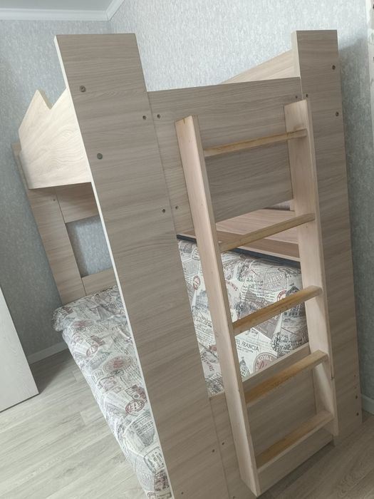 Шкаф, двухъярусная кровать