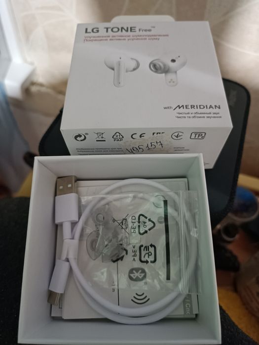 Продам наушники оригинал