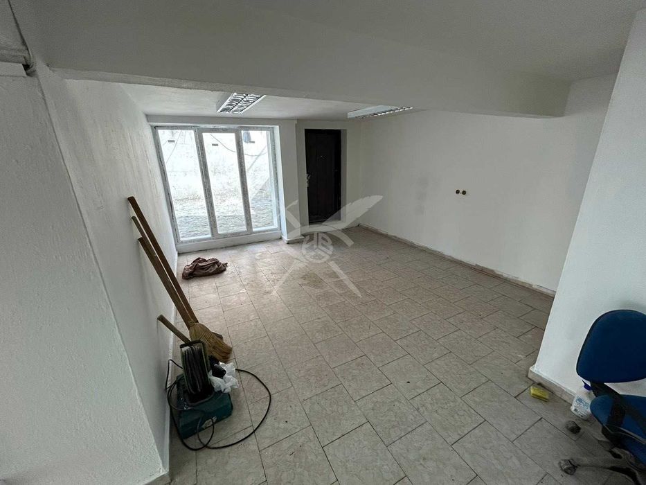 Продава се Офис в Бургас, Възраждане - 65 кв.м за 1524 €/кв.м - Снимка #1