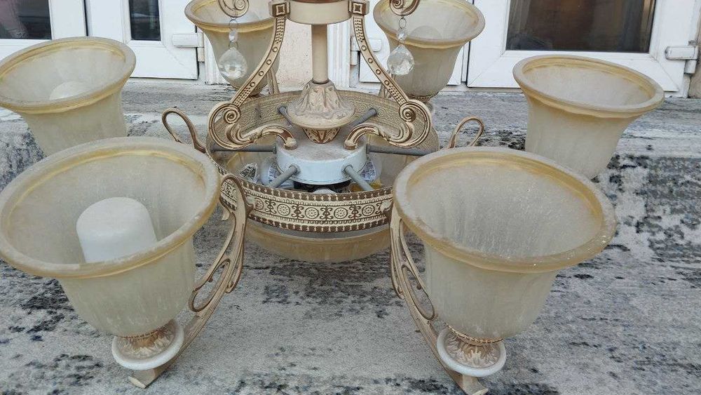 продам 2 одинаковых люстра 9 ламп