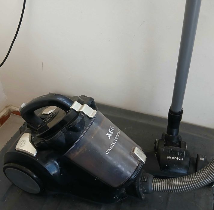 Прахосмукачка AEG