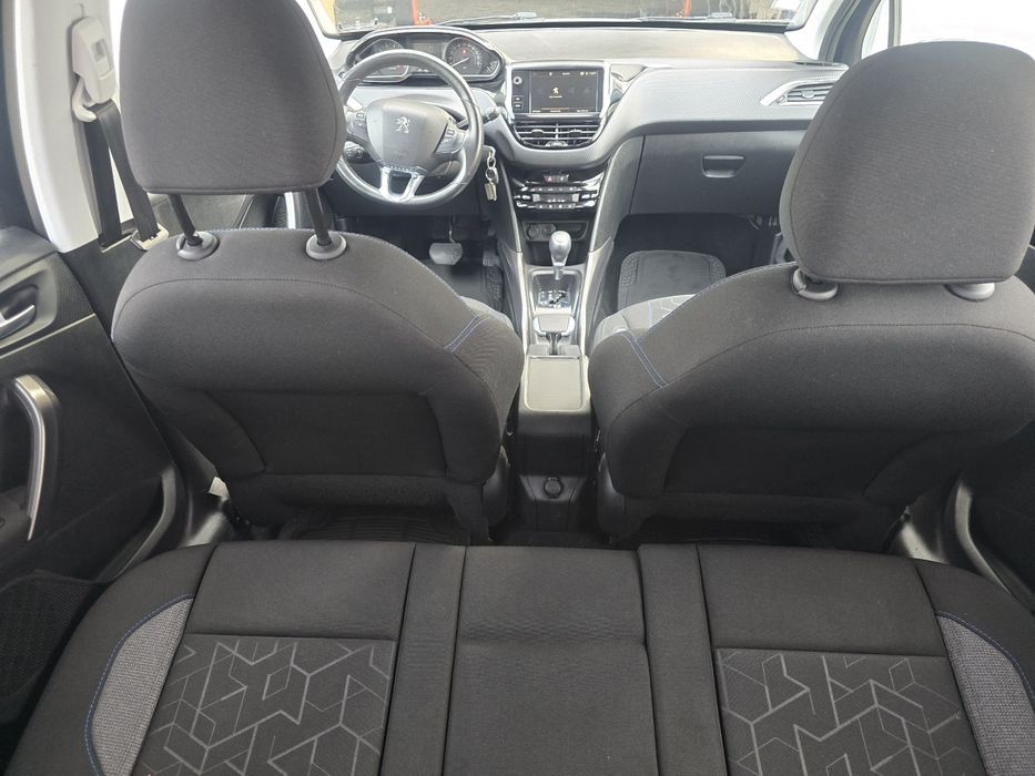 Peugeot 2008 1.2i Cutie Automata Rate cu buletinul