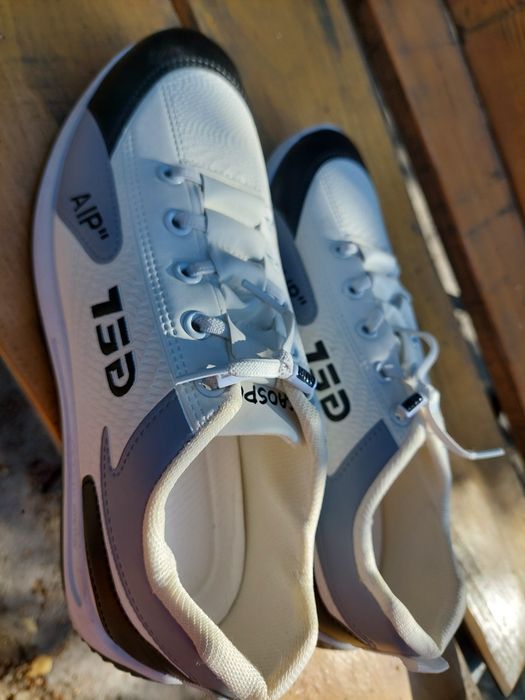 Продам кроссовки