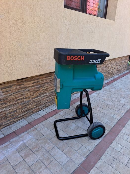 Tocator crengi, resturi vegetale, fructe