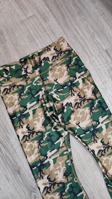 Дамски клин Nike size M камуфлажен в отлично състояние