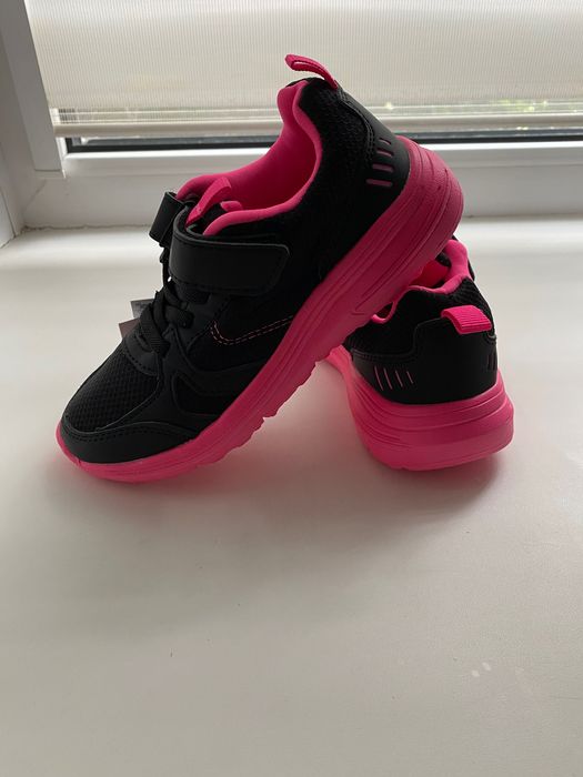 Спортивные детские кроссовки