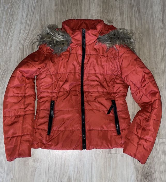 Червено дамско яке