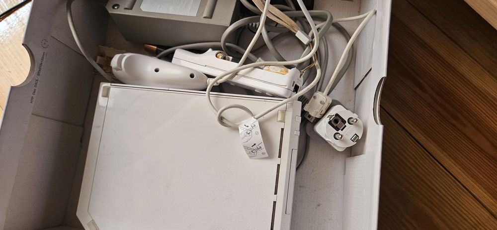 Consolă Nintendo Wii (modată)
