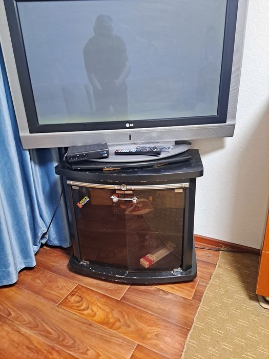 Телевизор LG жақсы көрсетеді,бұзылған.