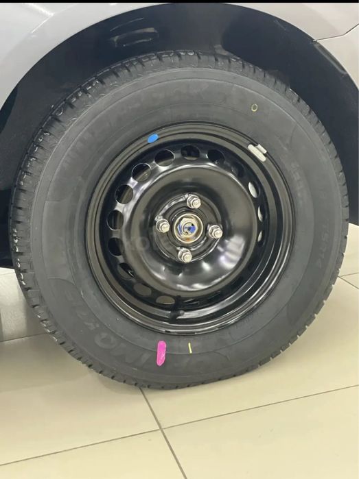 Продам комплект Резины с штампами