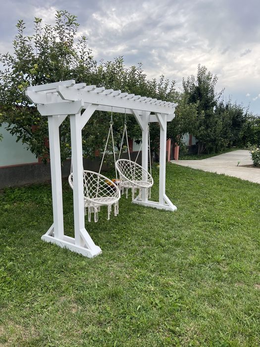 Pergola alba din lemn