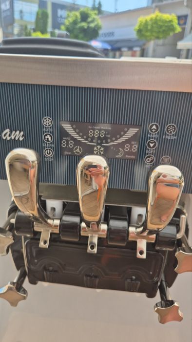 Нова сладолед машина нощно и предварително охлаждане 3 вкуса 28л/ч