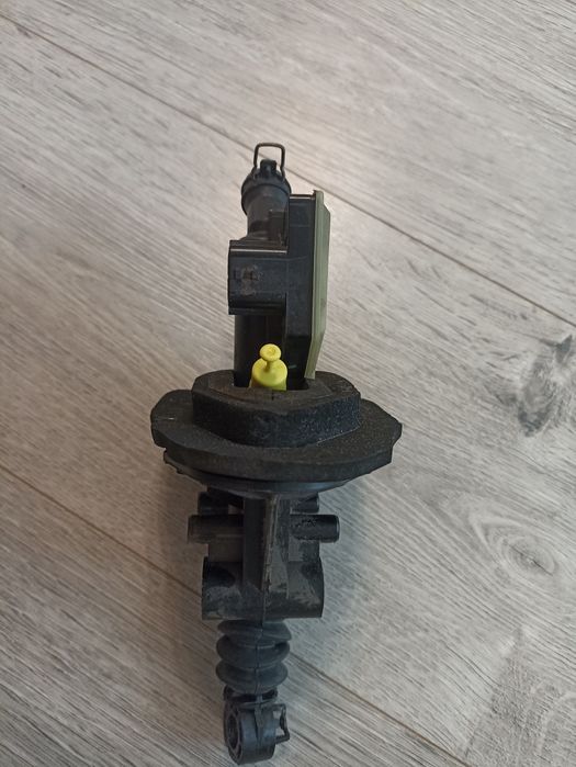 Pompă ambreiaj cod 306103690R Renault Megane 4 an 2021