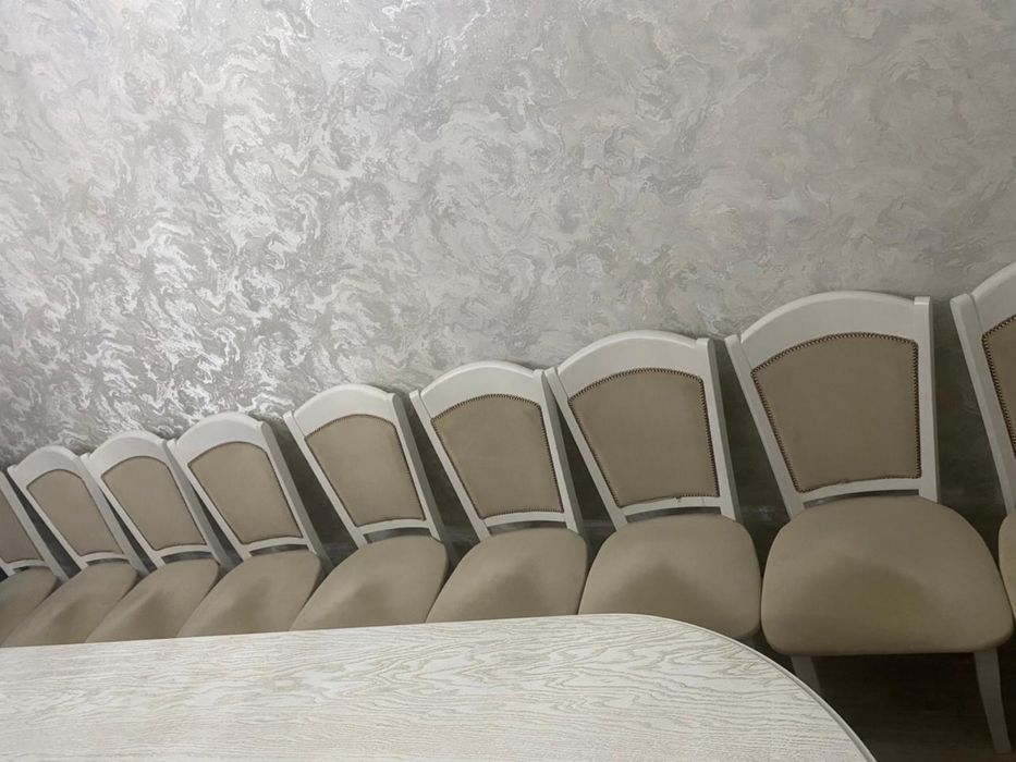 Продается стол,со стульями по очень шикарной цене