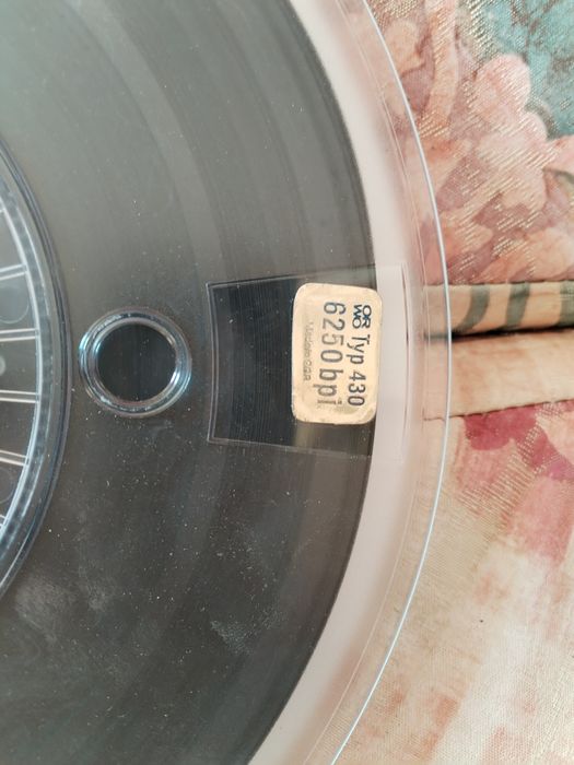 Vind casette sí benzi de magnetofoane