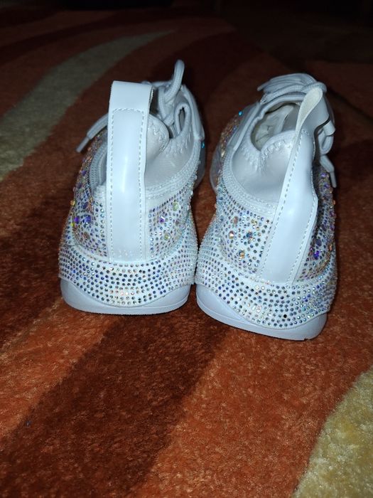 Маратонки с камъчета 38н