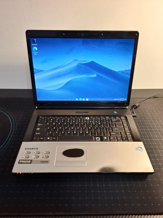 Laptop Gigabyte Q1580L