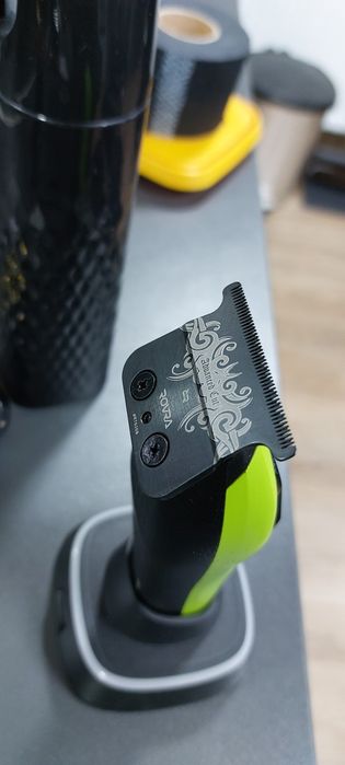 Vând mașină tuns/contur