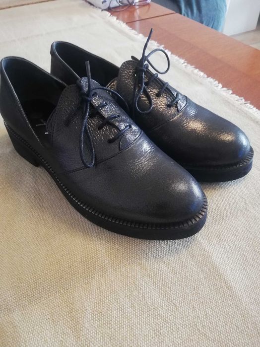 Нови обувки от естествена кожа цвят графит с ефект гланц