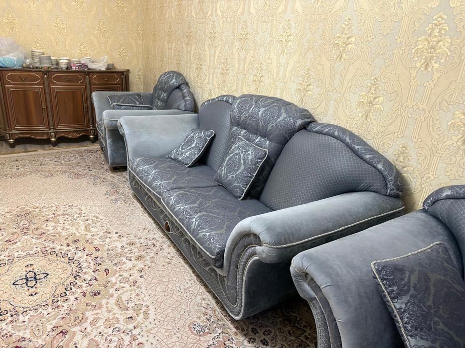Продам диван и кресла