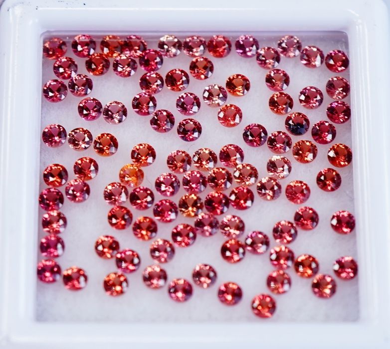 Сапфири Падпарача калибрирани