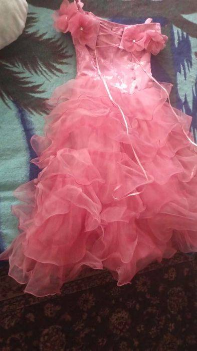 Продам платье красивое