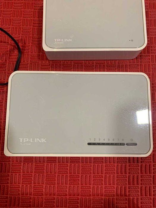 Лот 4 Рутера TP-Link, 3 Суитча TP-Link, 4 Клавиатури, 3 Мишки, Адаптери и LAN кабели