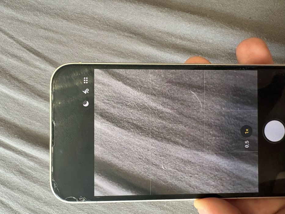 Продавам iphone 13