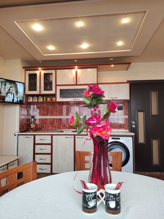 тристаен Ап.за нощувки с две спални безплатни паркинги Варна.Трошево