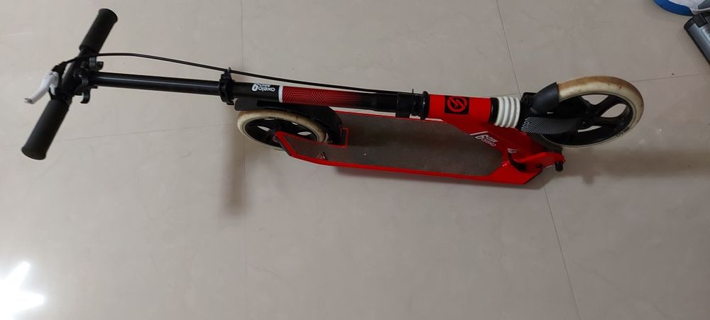 Trotineta rosie MID9 Oxelo (9-14 ani). Stare: utilizat.